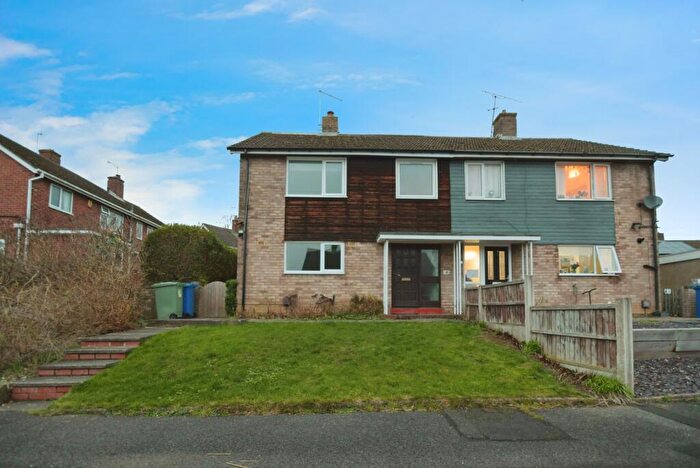 3 Bedroom Semi Detached House For Sale In Cotswold Close, Chesterfield, Derbyshire, S40