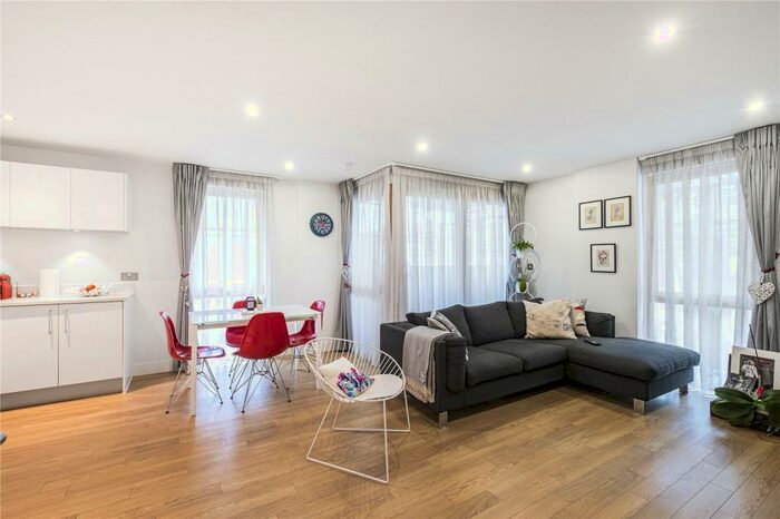 2 Bedroom Apartment To Rent In Old Bethnal Green Road, Bethnal Green, London, E2