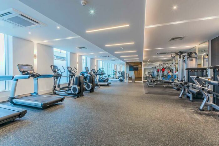 2 Bedroom Flat To Rent In Smithfield Square, Harringay, London, N8