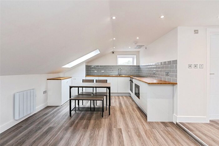 Studio To Rent In High Street, Barnet, London, EN5