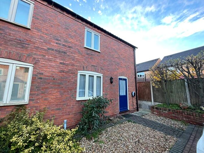 2 Bedroom Town House To Rent In Blue Man Court, Newark, NG24