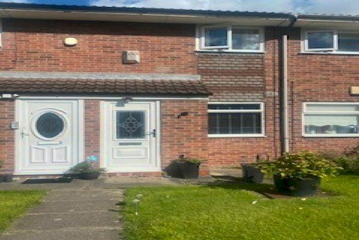 2 Bedroom Flat To Rent In Chelsea Court, Liverpool, L12