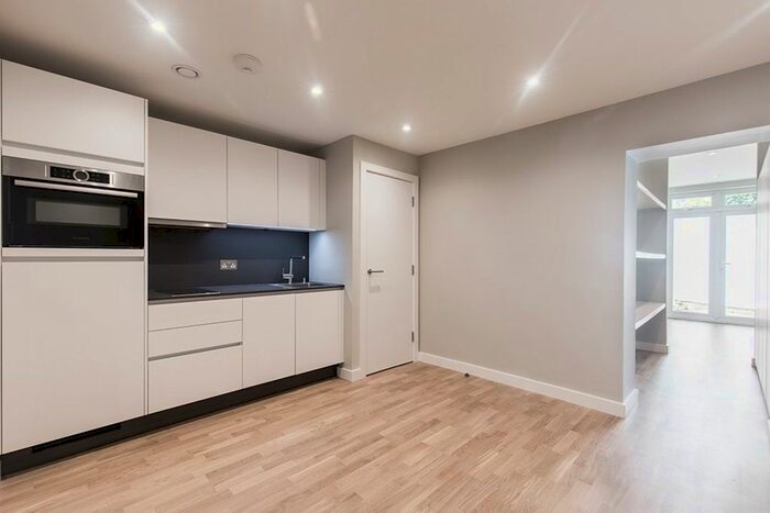 Studio To Rent In Walm Lane, London, NW2