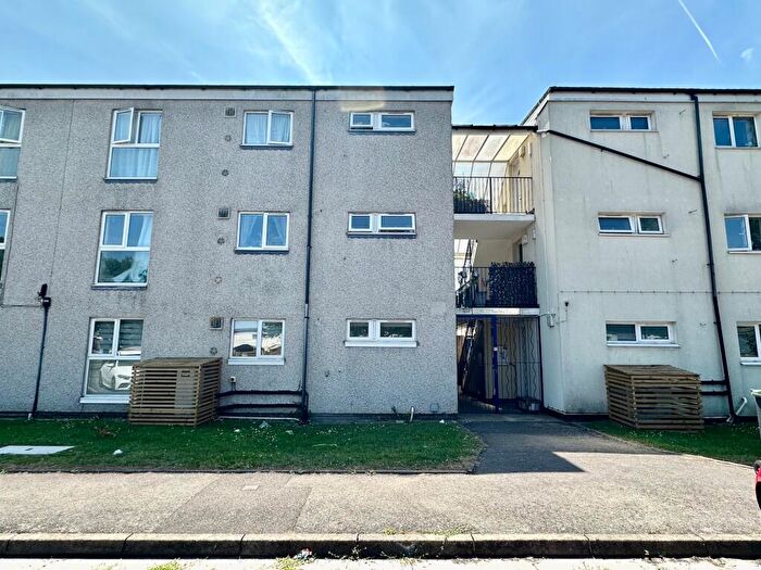 2 Bedroom Flat To Rent In Mandarin Way, Gosport, PO13