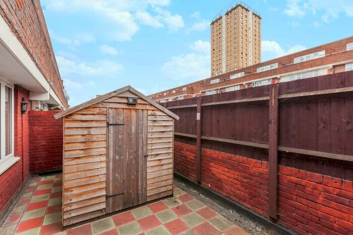 4 Bedroom Maisonette To Rent In Colstead House, Watney Market, Whitechapel, London, E1