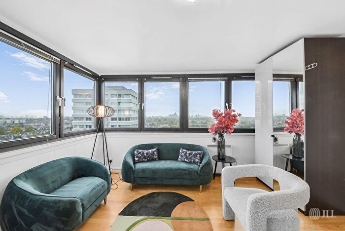 3 Bedroom Flat For Sale In Lincoln Court, N16