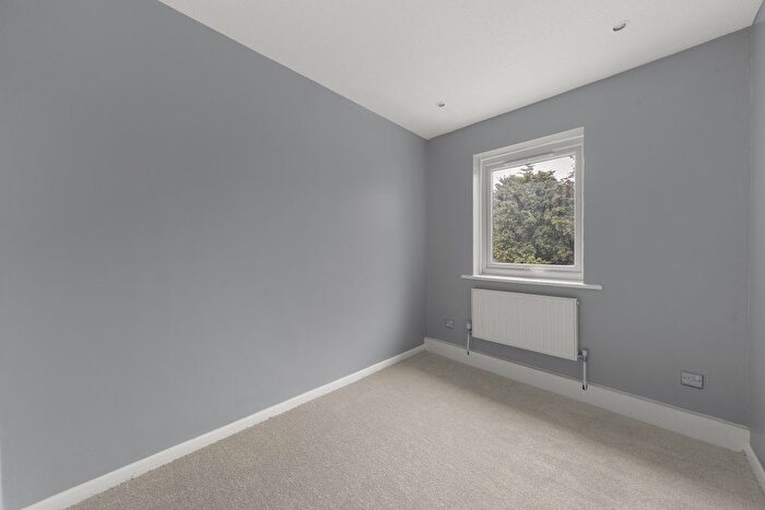 2 Bedroom Flat To Rent In Braithwaite Avenue, Romford, Essex, RM7