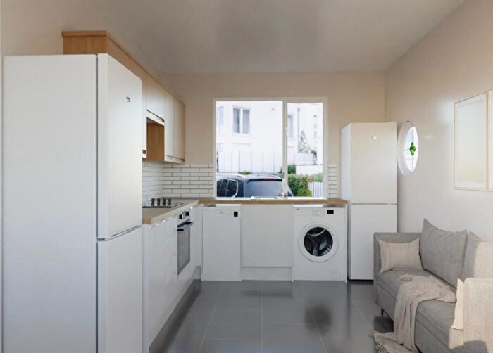 5 Bedroom Semi-Detached House To Rent In Nyetimber Hill, Brighton, BN2