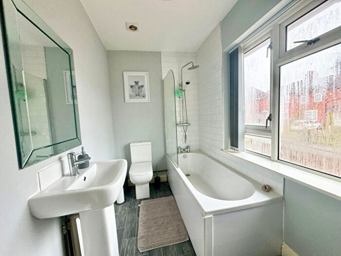 3 Bedroom Semi-Detached House For Sale In Woodfield Road, Dudley, DY3