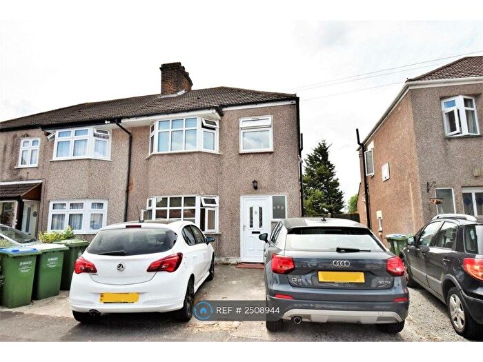 3 Bedroom Semi-Detached House To Rent In Northdown Road, Welling, DA16