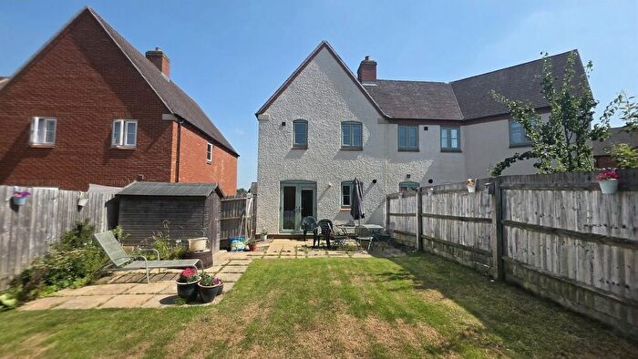 3 Bedroom Semi-Detached House For Sale In Desdemona Way, Brackley, NN13