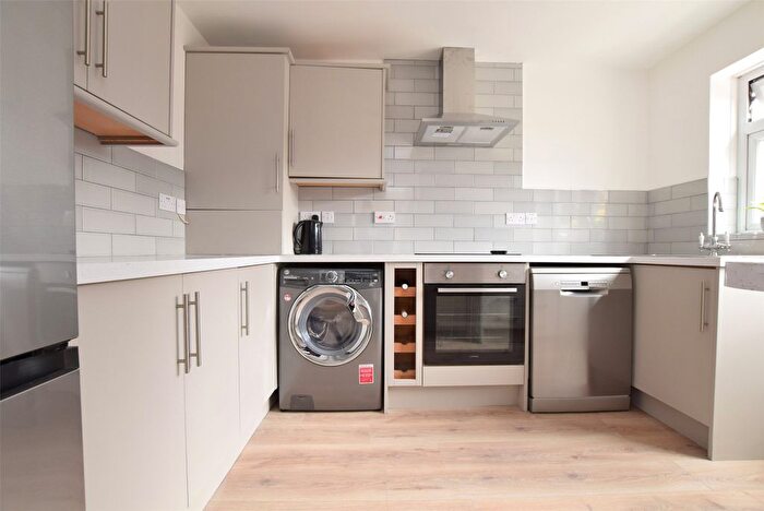 2 Bedroom Maisonette To Rent In Collier Row Road, Collier Row, Romford, RM5