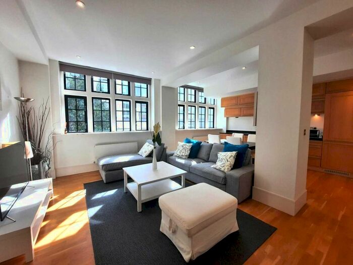 2 Bedroom Flat To Rent In Great Portland Street, London, W1W