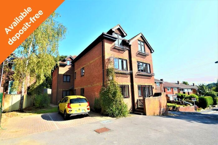 2 Bedroom Apartment To Rent In No Deposit Option Available Bitterne Road East, Bitterne, SO18