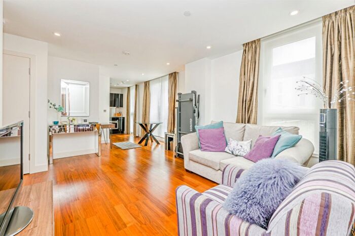 1 Bedroom Flat For Sale In The Hayes, Cardiff, CF10