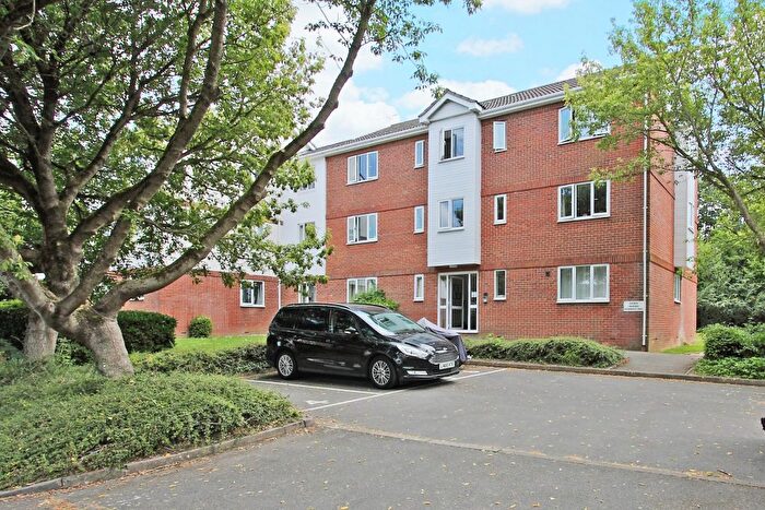 2 Bedroom Flat To Rent In Longparish Court, Walled Meadow, Andover, SP10