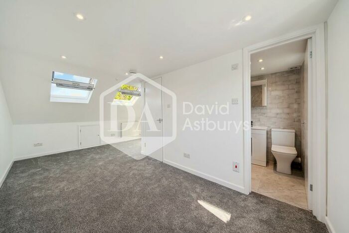 3 Bedroom Apartment To Rent In Falkland Road, Turnpike Lane, London, N8