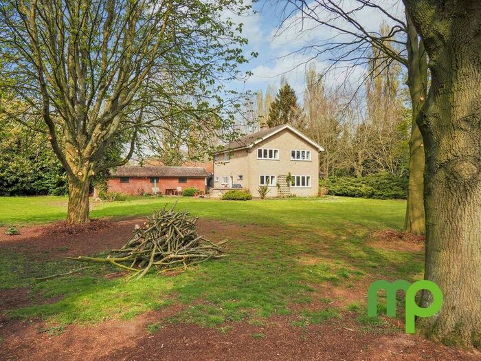 4 Bedroom Detached House For Sale In Church Lane, Hackford, NR18