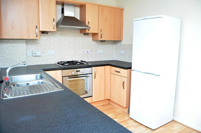 3 Bedroom Town House To Rent In Cemetery Road, Gateshead, NE8