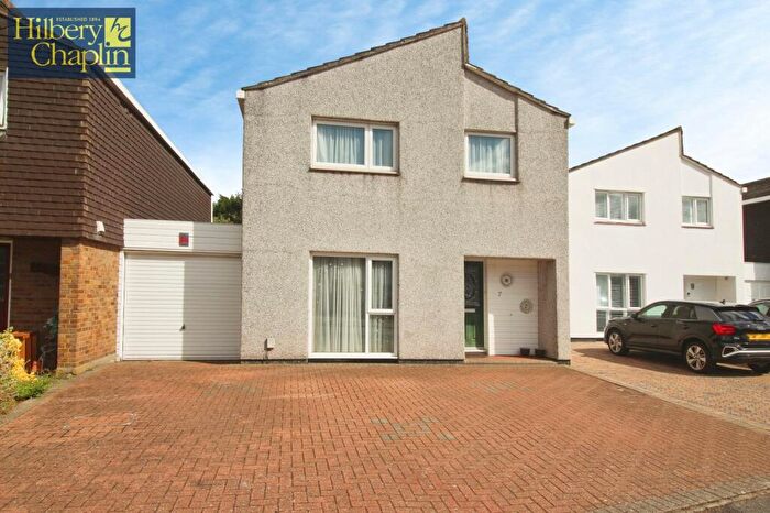4 Bedroom Link Detached House For Sale In Mulberry Close, Romford, RM2