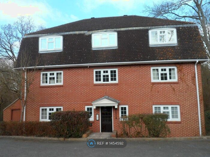 1 Bedroom Flat To Rent In Longacre Rise, Chineham, Basingstoke, RG24