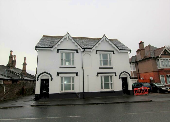 1 Bedroom Apartment To Rent In Cricket Green, Mitcham, CR4