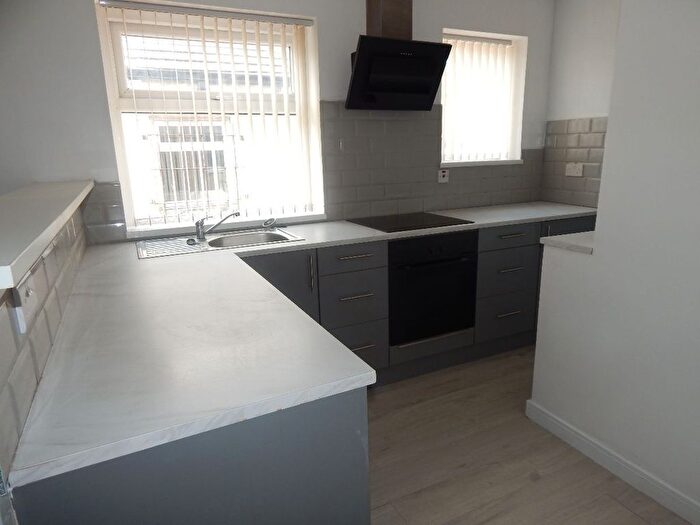 1 Bedroom Flat To Rent In High Street, Heckmondwike, WF16