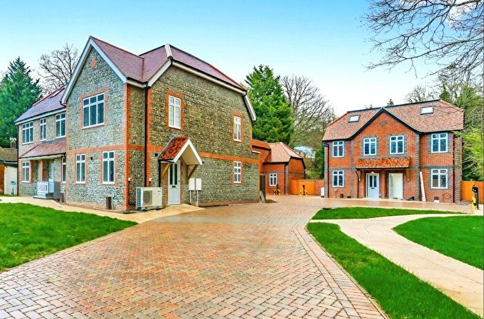 2 Bedroom Terraced House For Sale In Kingswood Way, South Croydon, CR2