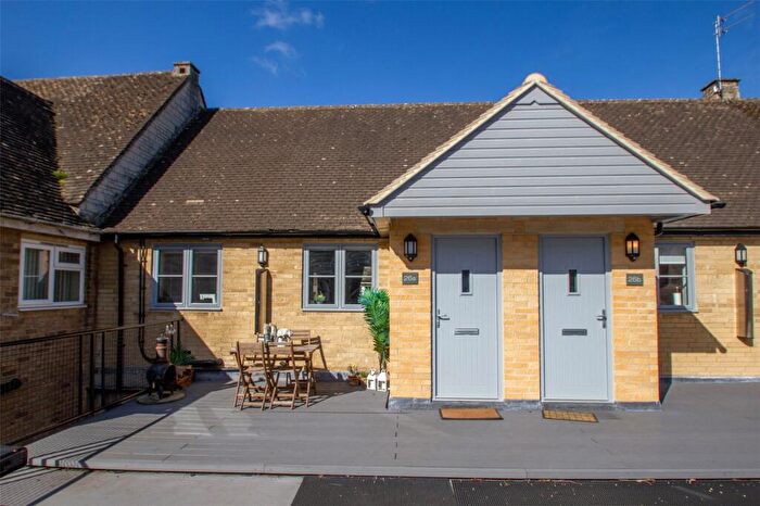 1 Bedroom Apartment To Rent In High Street, Witney, Oxfordshire, OX28