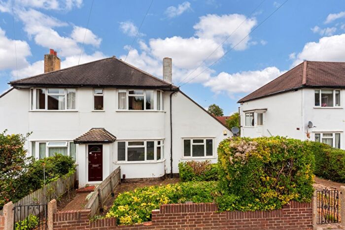 2 Bedroom Maisonette To Rent In Bute Gardens West, Wallington, SM6