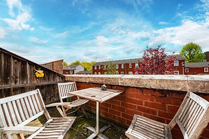 3 Bedroom Flat To Rent In Upper Clapton, Upper Clapton, London, E5