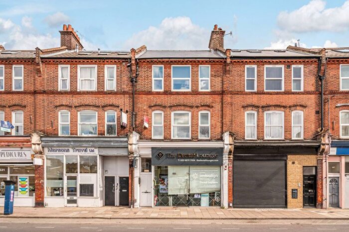 1 Bedroom Flat For Sale In Garratt Lane, Earlsfield, London, SW18