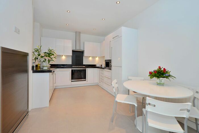 5 Bedroom Flat To Rent In Iverna Court, London, W8