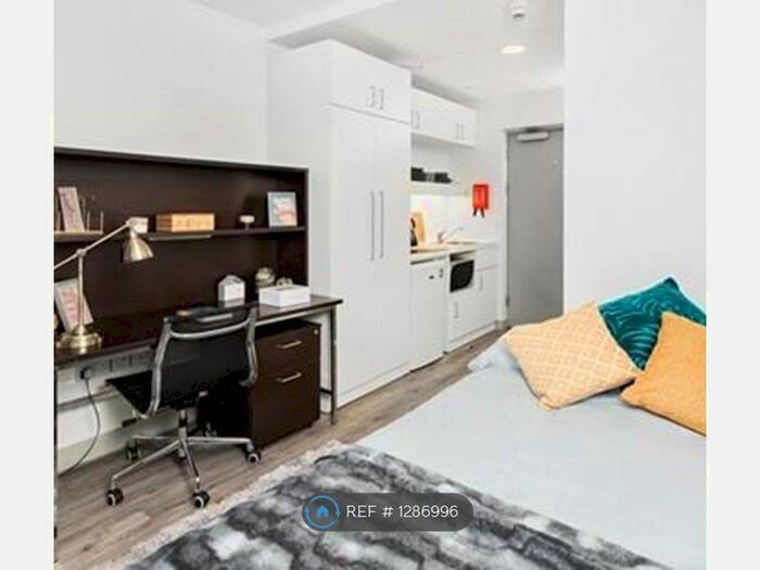 Studio To Rent In Pentonville Road, London, N1