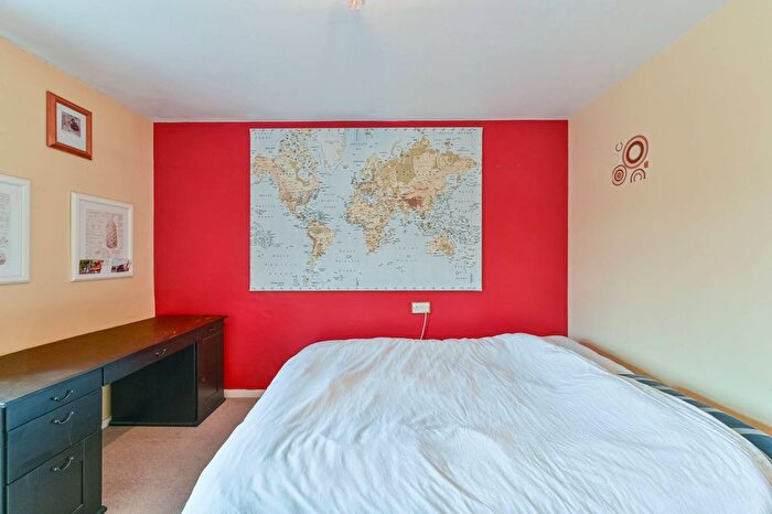 3 Bedroom Semi-detached House For Sale In Acorn Way, Forest Hill, London, SE23