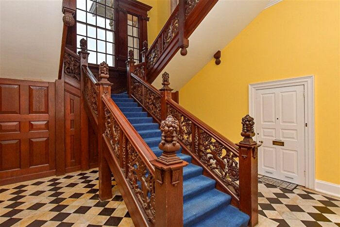 2 Bedroom Flat For Sale In Lees Court Road, Sheldwich, Faversham, Kent, ME13