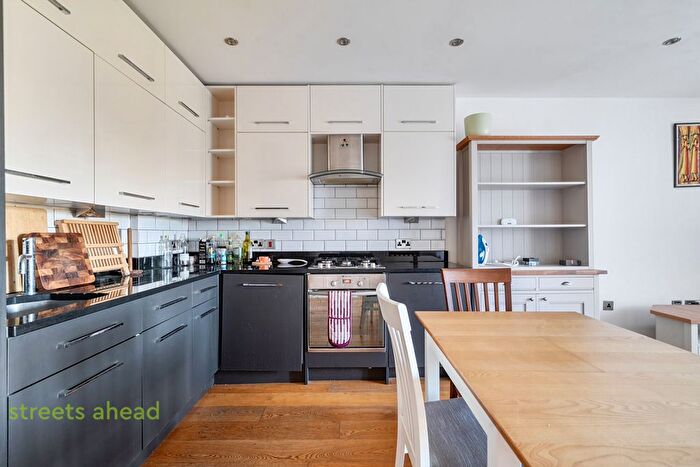 2 Bedroom Flat To Rent In Auckland Road, London, SE19