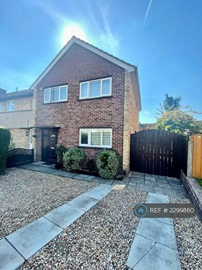 3 Bedroom Semi-Detached House To Rent In Hopwood Close, Newbury, Berkshire, RG14