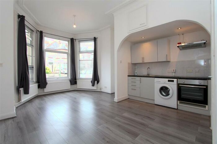 Studio To Rent In Kenton Avenue, Harrow, Middlesex, HA1