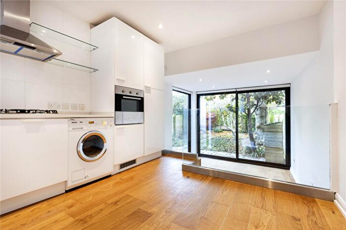 2 Bedroom Apartment To Rent In Highbury Park, Highbury, Islington, London, N5