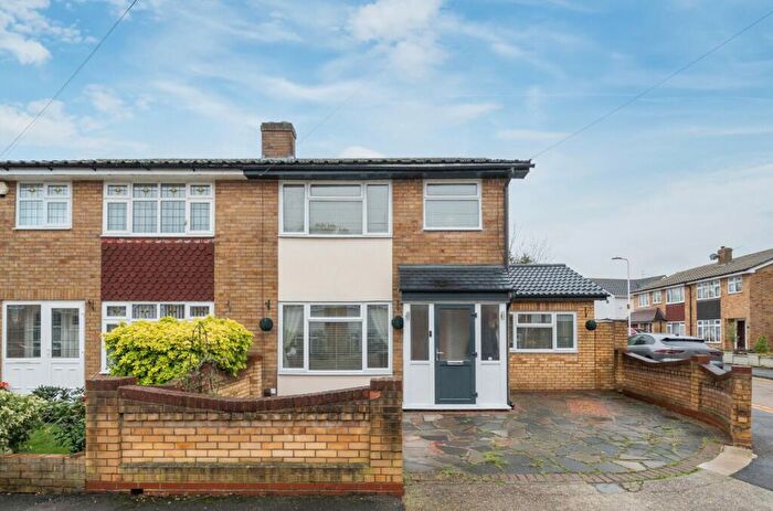 3 Bedroom Semi Detached House For Sale In Palmerston Road, Rainham, RM13