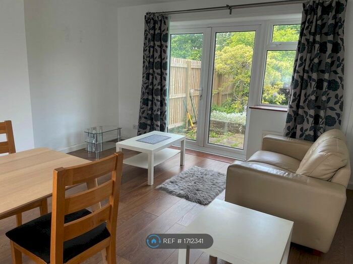 3 Bedroom Semi-Detached House To Rent In Banwell Road, Bath, BA2