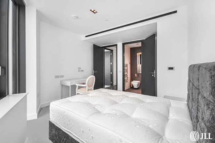 2 Bedroom Flat To Rent In Amory Tower, Marsh Wall, E14