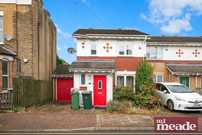 3 Bedroom Semi-Detached House To Rent In Ham Park Road, Stratford, E15