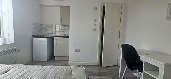 Studio To Rent In Swanfield Road, Waltham Cross, EN8