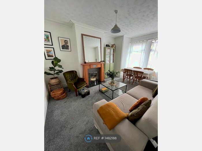 1 Bedroom Flat To Rent In Beedell Avenue, Westcliff-On-Sea, SS0