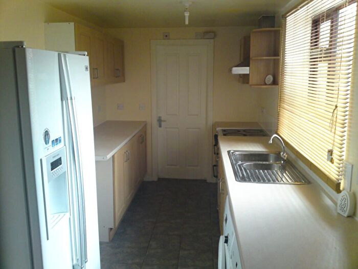5 Bedroom Flat To Rent In Driffield Street, Manchester, M14