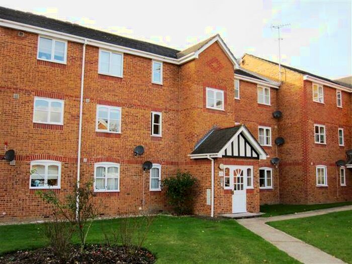 2 Bedroom Apartment To Rent In Close To Watercress Park, CR4