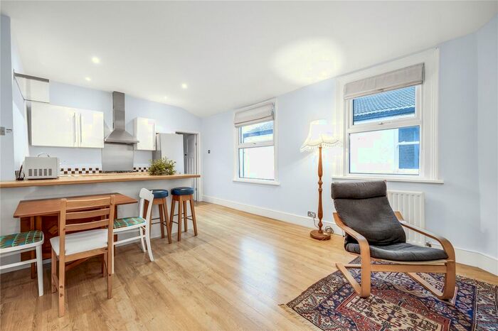 2 Bedroom Flat To Rent In Blegborough Road, London, SW16