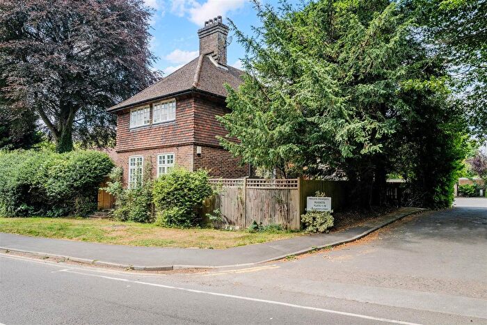 3 Bedroom Detached House For Sale In Tadworth Street, Tadworth, KT20